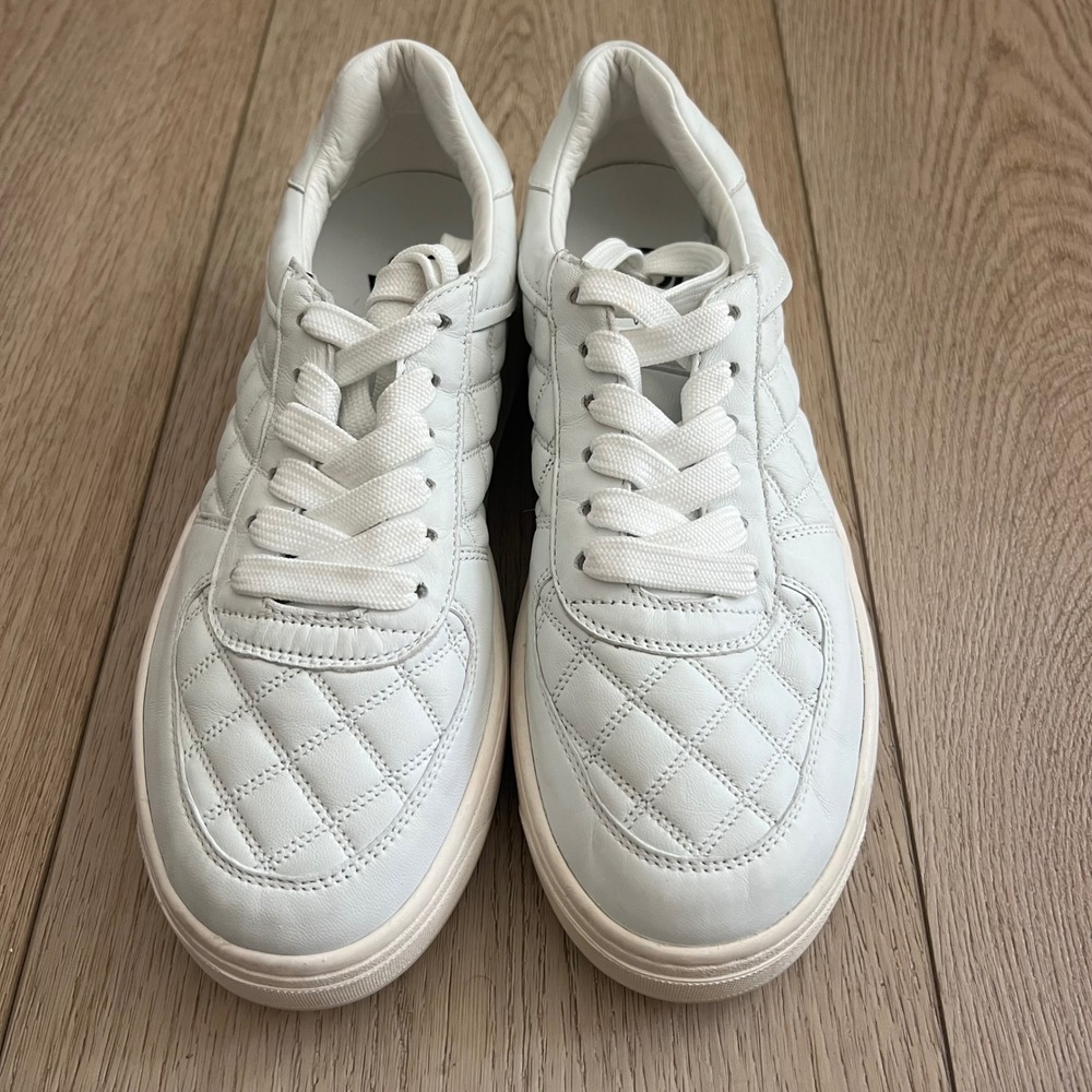 Stuart Weitzman NWOB Courtside Low-Top Sneakers. White. 
Womens 8